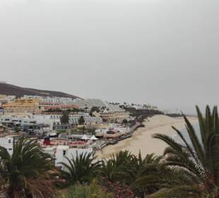 Vom Hafen zurück am Strand