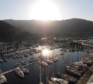 Hafen von Marmaris bei Sonnenaufgang 