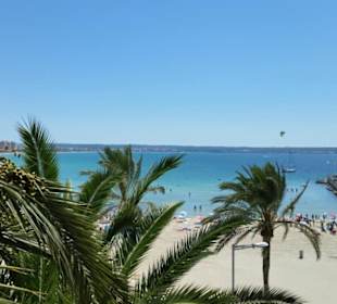 Blick vom Hotelzimmer zum Strand