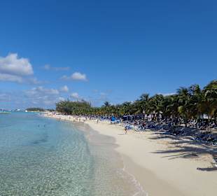 Blick auf dem Strand vom Pier aus