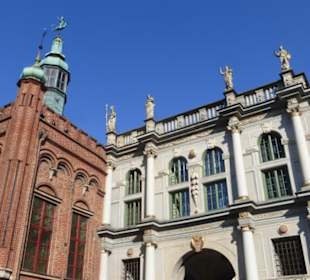Langer Markt: Rechtstädtisches Rathaus u. Artushof