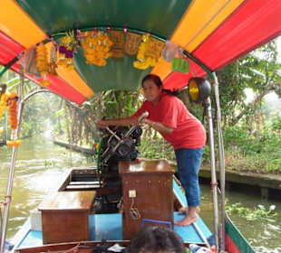 Die Longtailboot Fahrerin