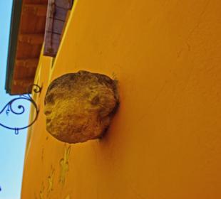 Angebracht an der Hauswand