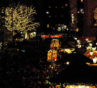 Am ersten Tag Massen von Menschen