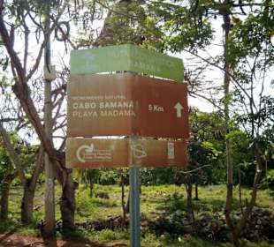 Erster Wegweiser ein zweiter folgt später