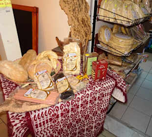 Rundgang zwischen den Auslagen des Mercato Civico