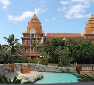 Haupteingang mit Seelöwenbecken