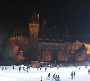 Zamek Vajda Hunyad i lodowisko