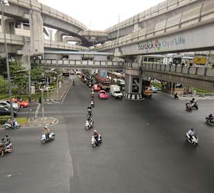 Vor dem MBK unweit des Hotels Baiyoke Sky