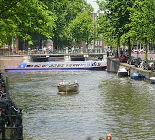 Blick von einer Brücke auf die Gracht