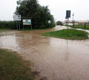 Lido dei Pini Regen am Strandbereich