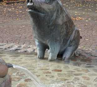 Ansichten des Wurstträgerbrunnens in Versmold