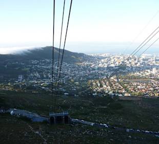 Blick aus Seilbahn auf Kapstadt