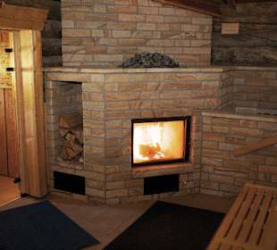 Gemütliche Atmosphäre in der Blockbohlensauna.