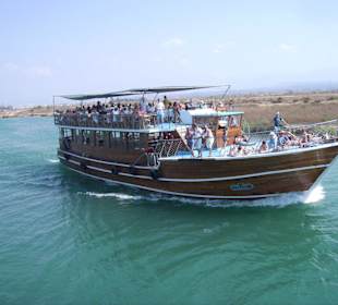 Ausflugsschiff auf dem Manavgat-Fluss