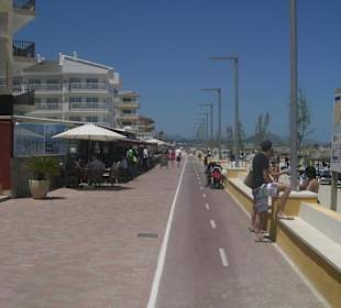 Sehr schöne Strandpromenade