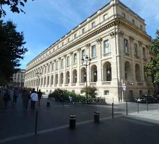 Seitenansicht des Theaters