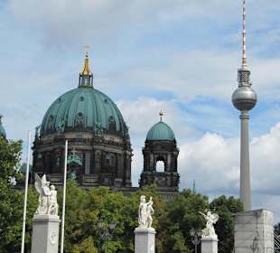 Berliner Dom mit Fernsehturm