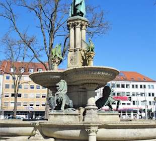 Ansichten des Heinrichsbrunnen