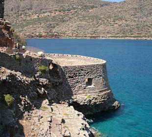 Blick auf Festungsanlagen