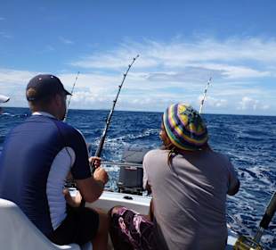 Keven berät beim Angeln