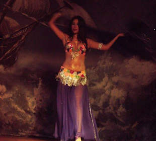 Orientalischer Abend, Bauchtänzerin
