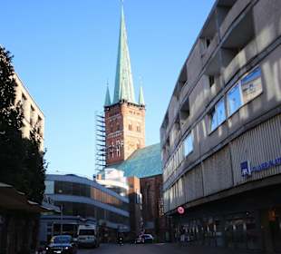 Der eingerüstete Turm