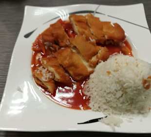 Knuspriges Hühnchen Süß-sauerAnanas Gemüse Reis