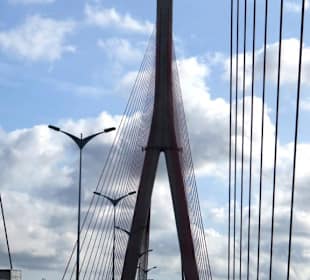 Fahrt über die Brücke