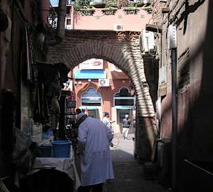 In der Gasse zum Hotel Le Gallia