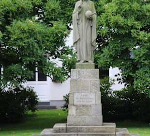 Hl. Bonifatios im Garten