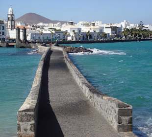 Bick von der Puente de las Bolas auf Arrecife