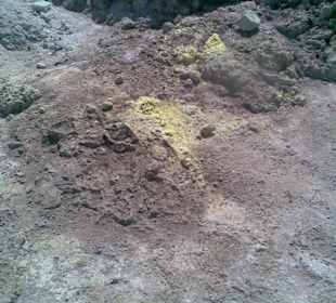 Schwefeldämpfe selbst erleben im Vulkan