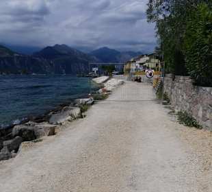 Wanderweg entlang des Lago