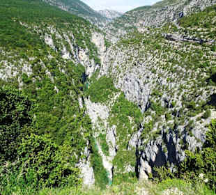Blick von der Route des Crètes in den Canyon