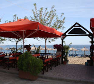 Strandbar mitten in Psakoudia