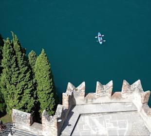 Blick vom Turm der Burg auf den See