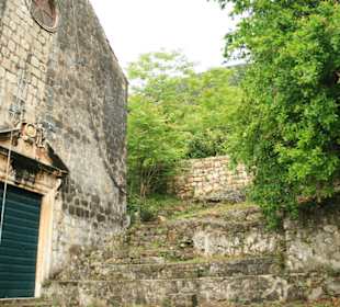 Ston, ruiny kosciola
