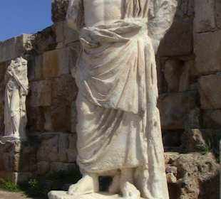 Figuren in der Therme