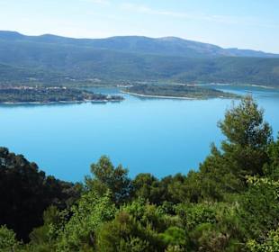 Blick auf den Stausee vor dem Canyon du Verdon