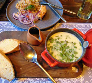 Georgische Hähnchensuppe