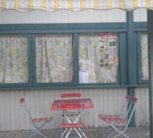 Geschlossener verwahrloster Kiosk 01.07.13