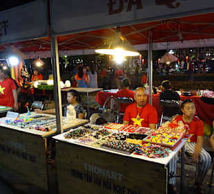 Bummel über den Night Markt von Hanoi