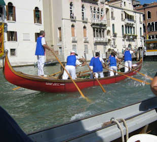 Gondola e gondolierein divisa storica