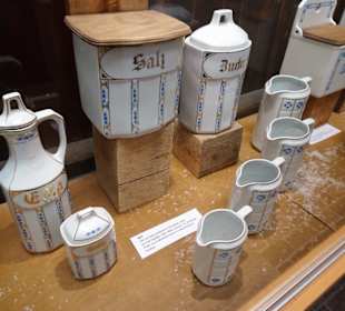 Exponate des Salzmuseums im Schaumagazin