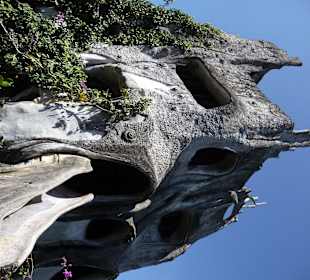 Schmaler Zugang ins Haus mit Zimmern