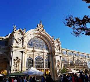 Mittig der Kolonnaden 