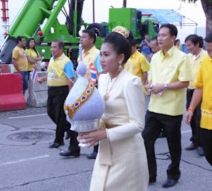 Mit Stolz werden die Symbole getragen