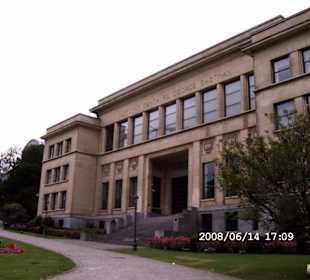 Hist. Gebäude am Platz Luxemburg