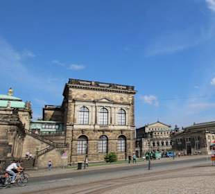 Zwinger, Ansicht vom Postplatz